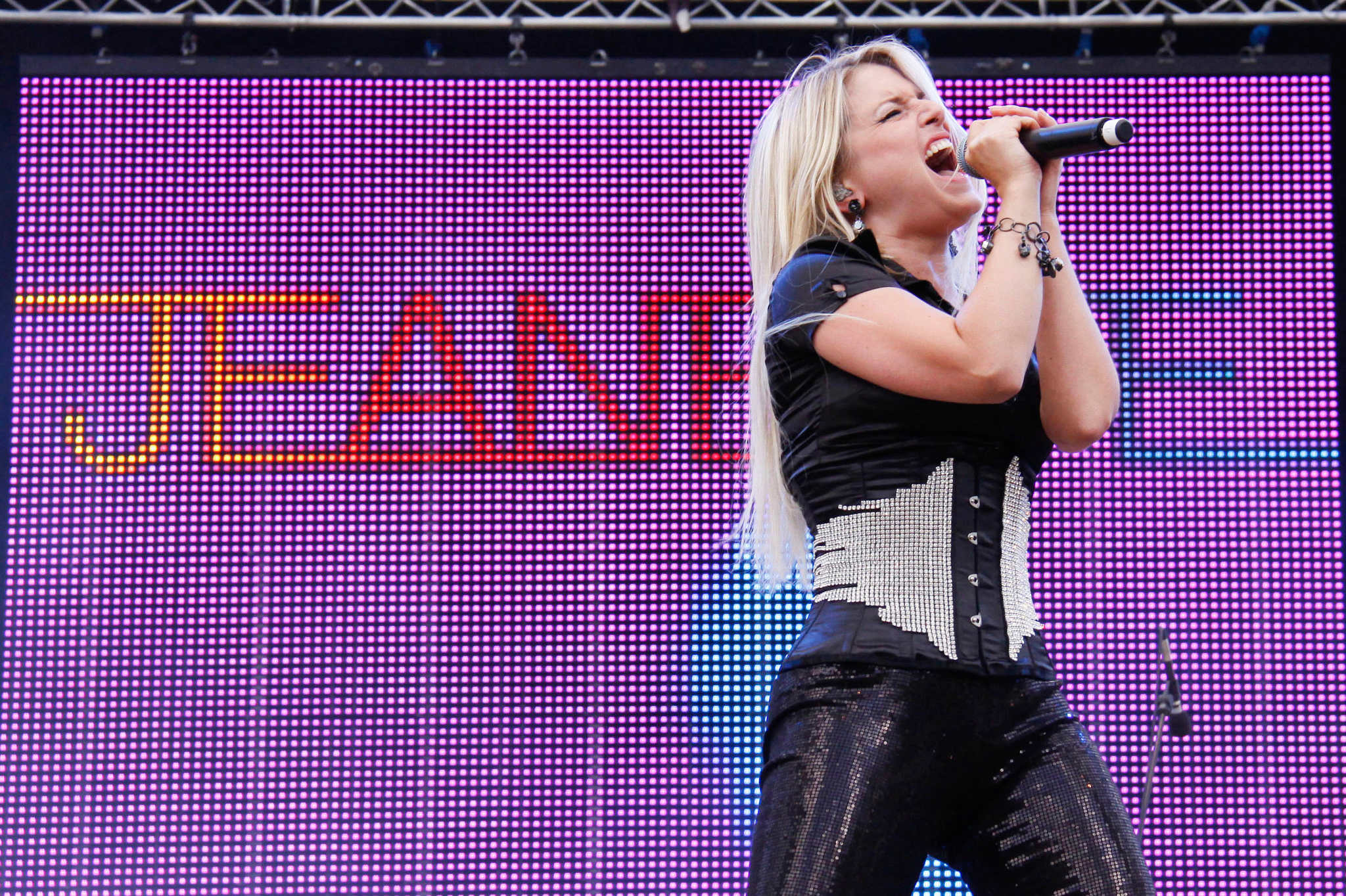 20210328_AdoraPress_Portfolio_Entertainment_020